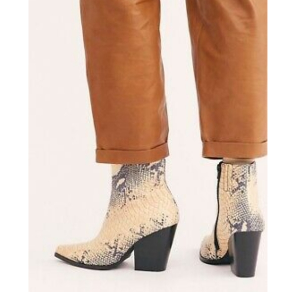 🆕🌿FREE PEOPLE JEFFREY CAMPBELL BOOTIES🌿 - Picture 5 of 16